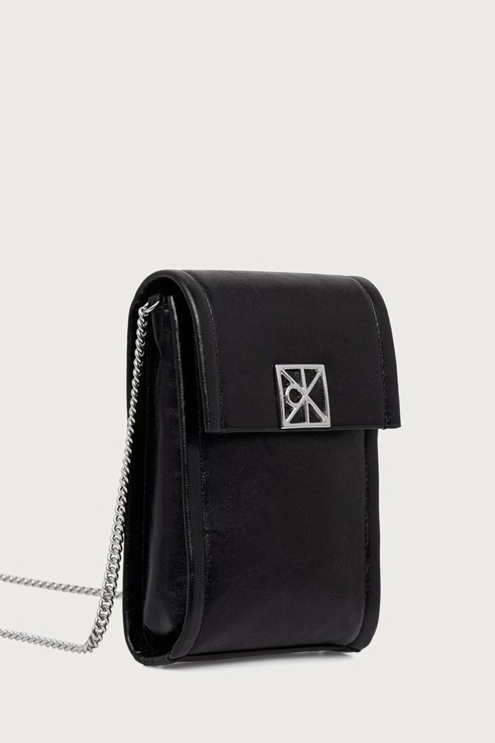 Calvin Klein obal na telefon dámský z imitace kůže LV04F1214G černá AW26