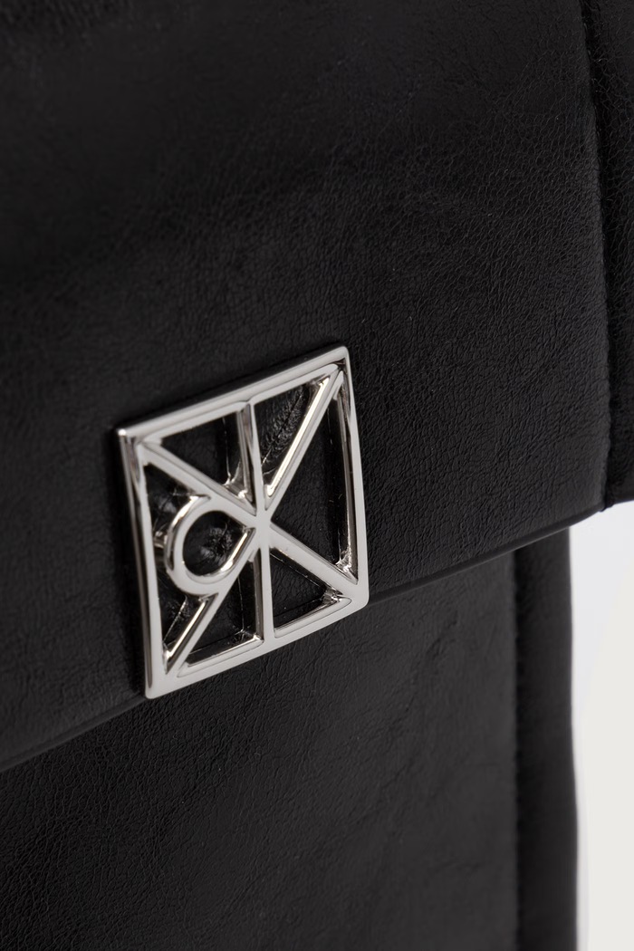 Calvin Klein obal na telefon dámský z imitace kůže černá LV04F1214G