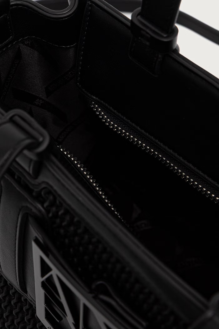 Crossbody torba za žene od imitacije kože Armani Exchange crna XW000392.AF26444