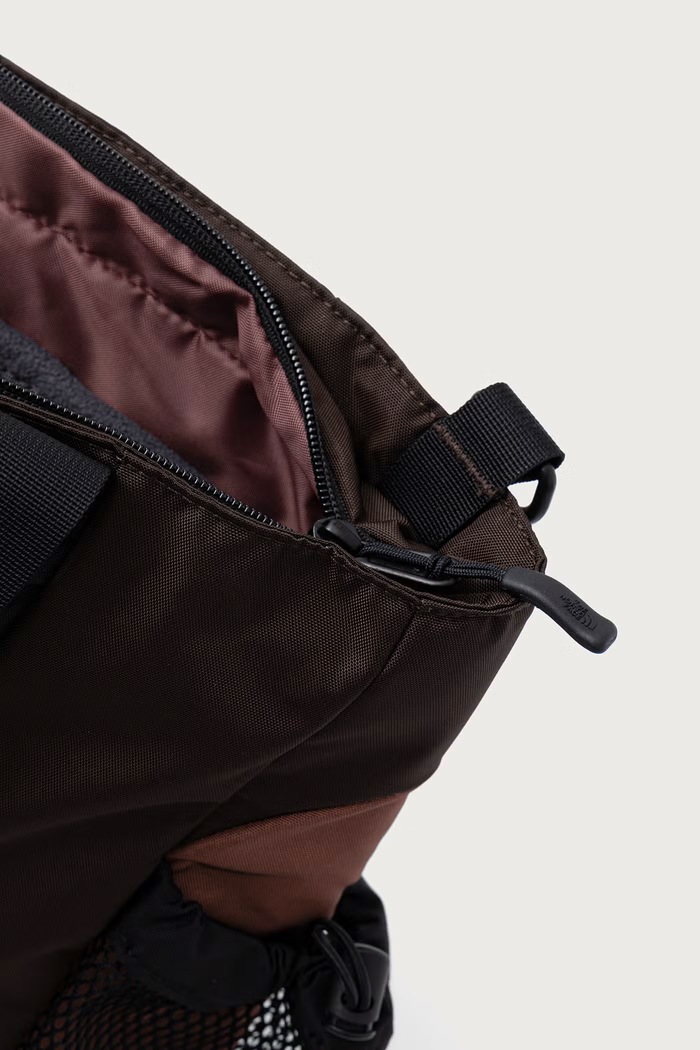 Kabelka typu tote dámska Hot Shot 23L The North Face hnedá NF0A8JCF9211