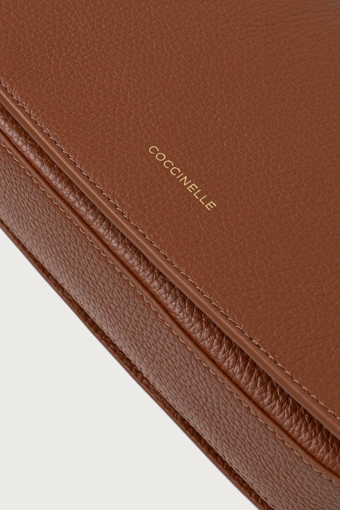 Crossbody kabelka dámska kožená Coccinelle E1.SSL.12.03.21 hnedá