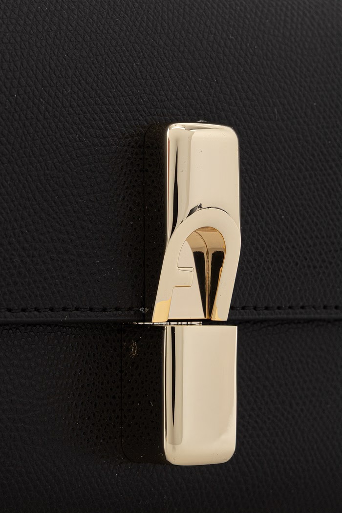 Furla torebka crossbody damska skórzana czarny WB02206.ARE000.O6000