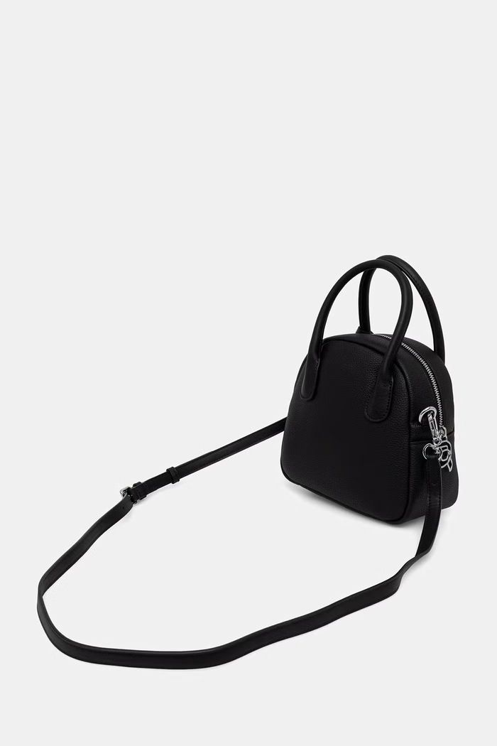 Doplnky Karl Lagerfeld crossbody kabelka dámska z imitácie kože IKON B3W30120 čierna