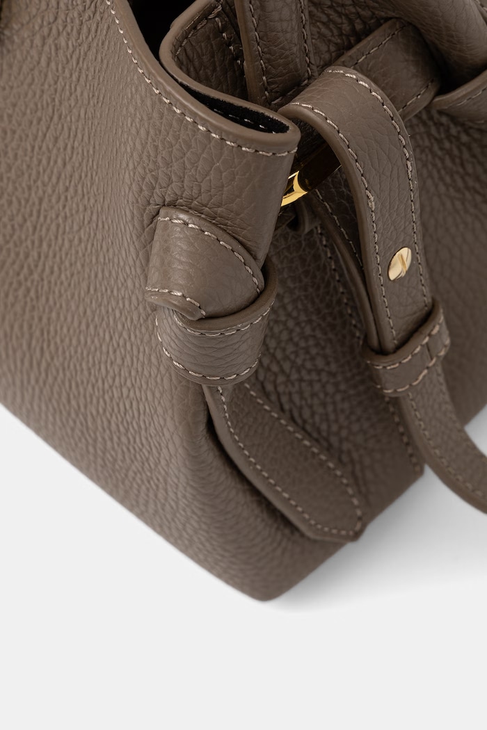 Yuzefi torebka crossbody damska skórzana GYOZA MINI brązowy YUZSS25.HB.MGZ.L052