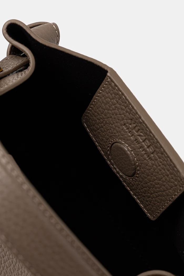 Yuzefi torebka crossbody damska skórzana GYOZA MINI YUZSS25.HB.MGZ.L052 brązowy