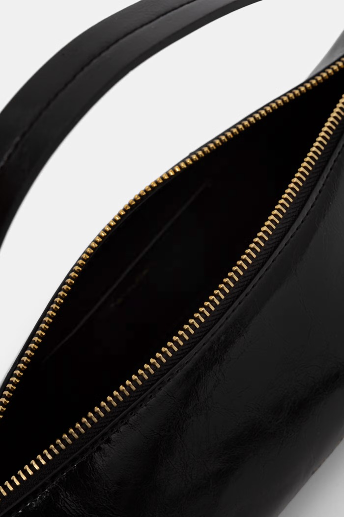 Calvin Klein kabelka typu baguette dámska z imitácie kože LV04F3738G čierna