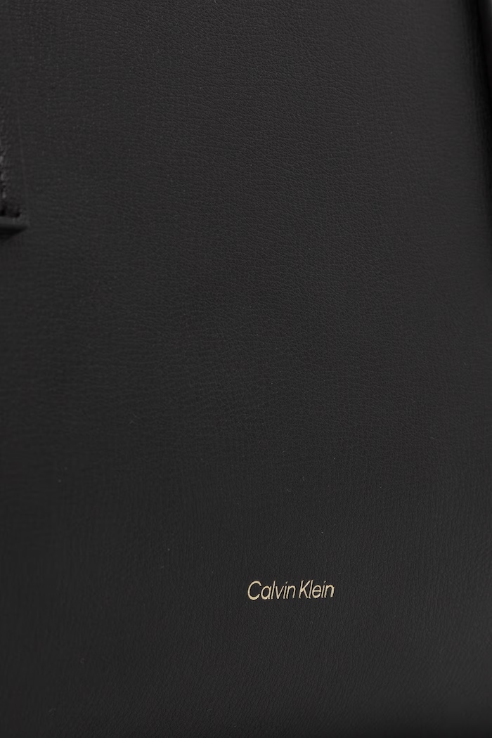 Calvin Klein kabelka typu shopper dámska z imitácie kože čierna LV04F3735G