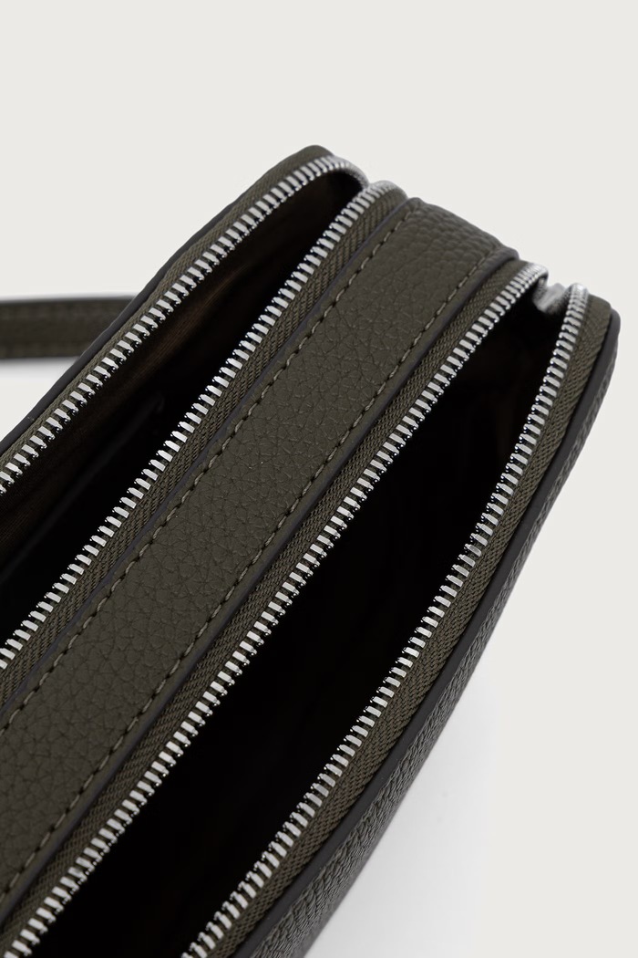 Torebka crossbody damska z imitacji skóry Calvin Klein zielony LV04F3656G