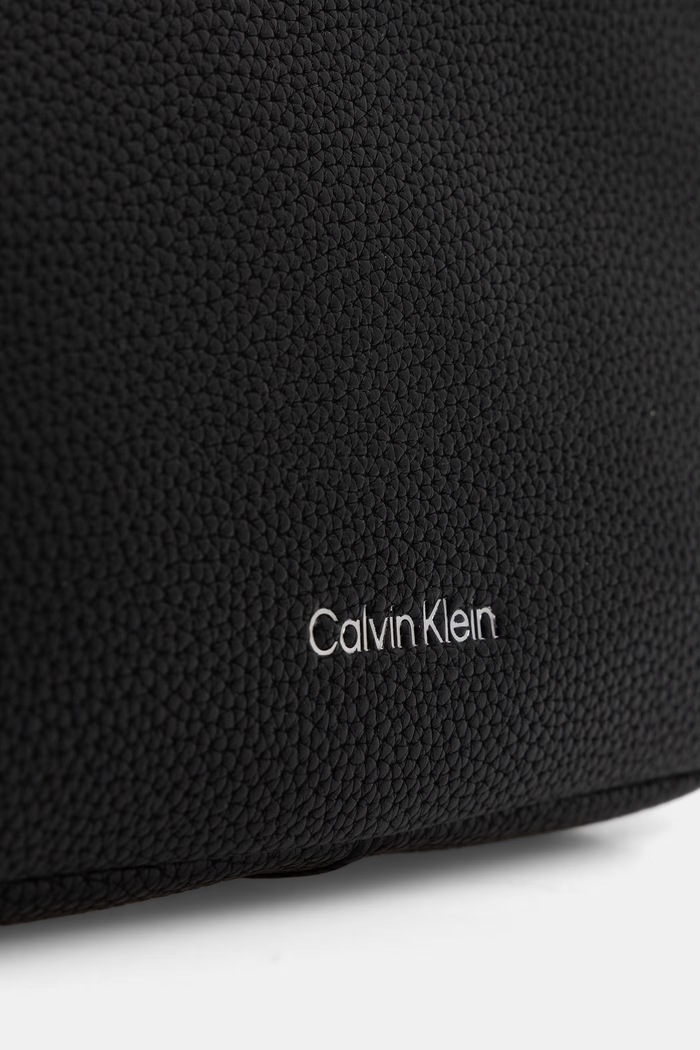 Calvin Klein torebka crossbody damska z imitacji skóry czarny LV04F3656G