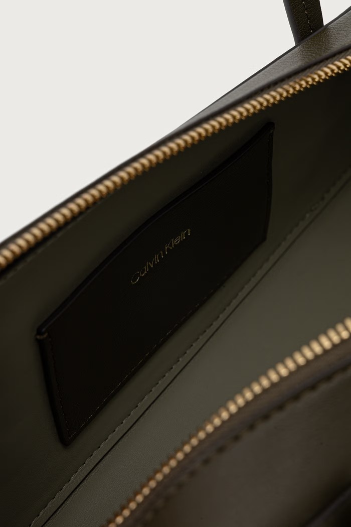 Torebka bagietka damska z imitacji skóry Calvin Klein zielony LV04F3636G