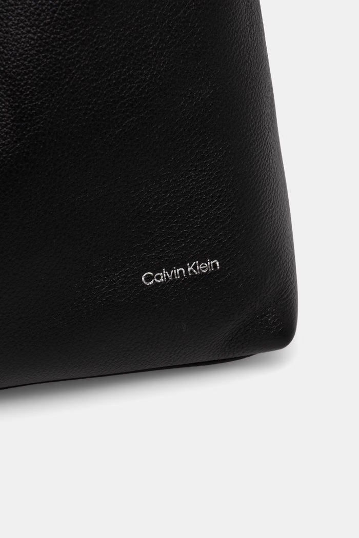 Calvin Klein kabelka typu tote dámska kožená čierna LV04F3543G