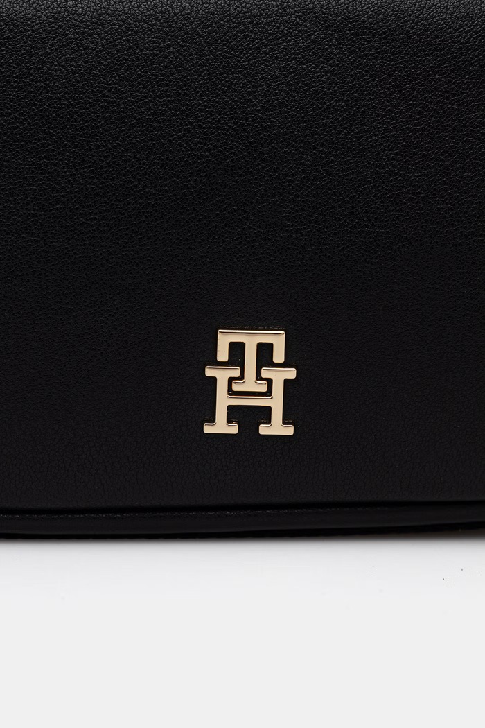 Doplnky Tommy Hilfiger crossbody kabelka dámska z imitácie kože AW0AW18741 čierna