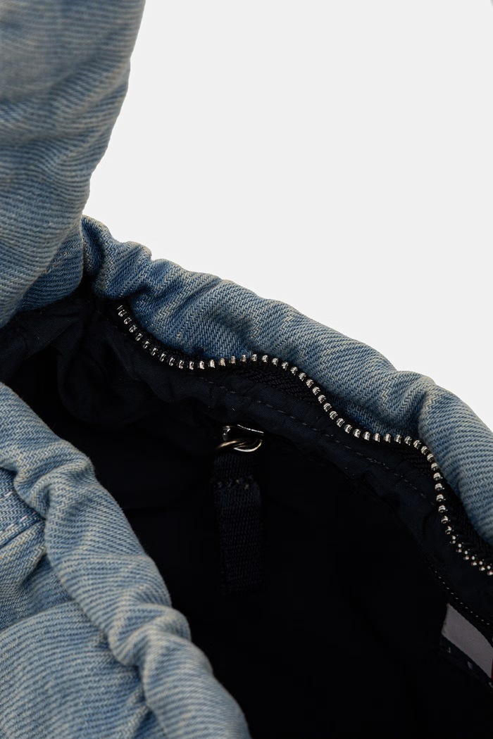 Tommy Jeans μικρή τσάντα γυναικεία ντένιμ AW0AW18883 μπλε