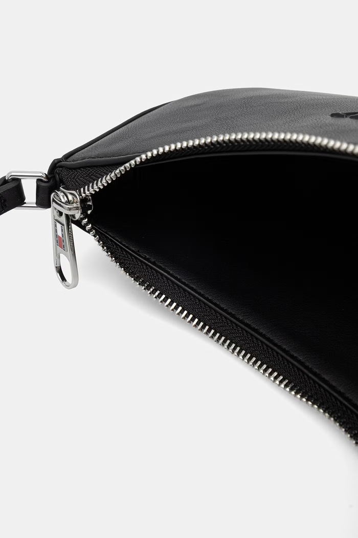 Tommy Jeans geantă baguette pentru femei, cu imitație de piele AW0AW18773 negru