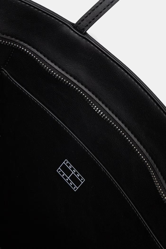 Tommy Jeans torebka shopper damska z imitacji skóry AW0AW18772 czarny