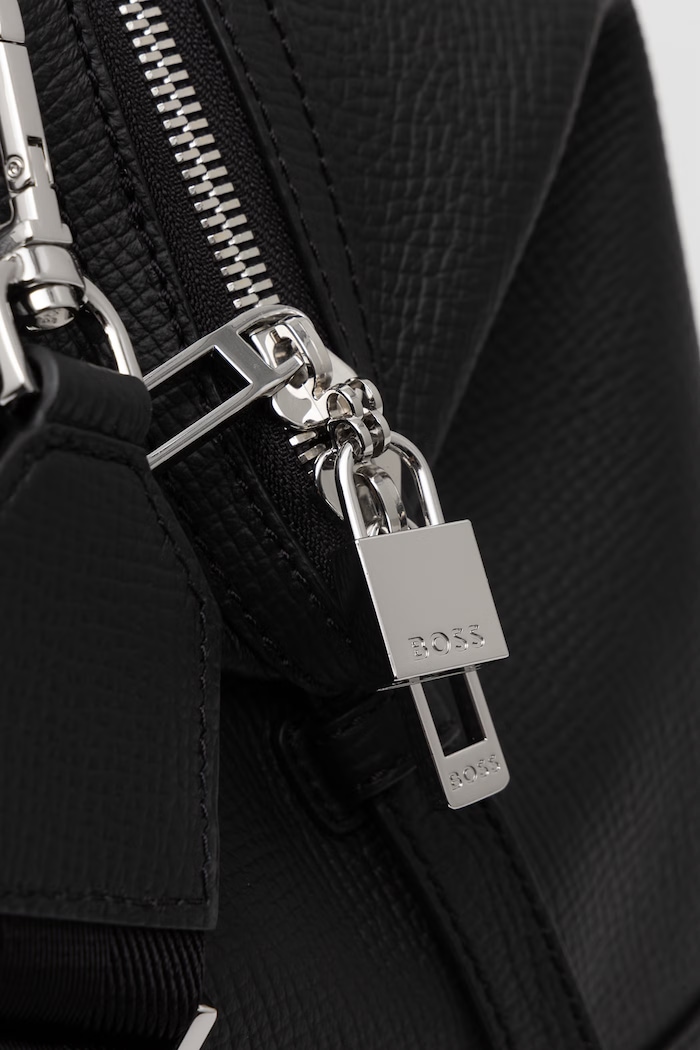 Putna torba za muškarce od kože Derwil_Holdall BOSS 50573152 crna