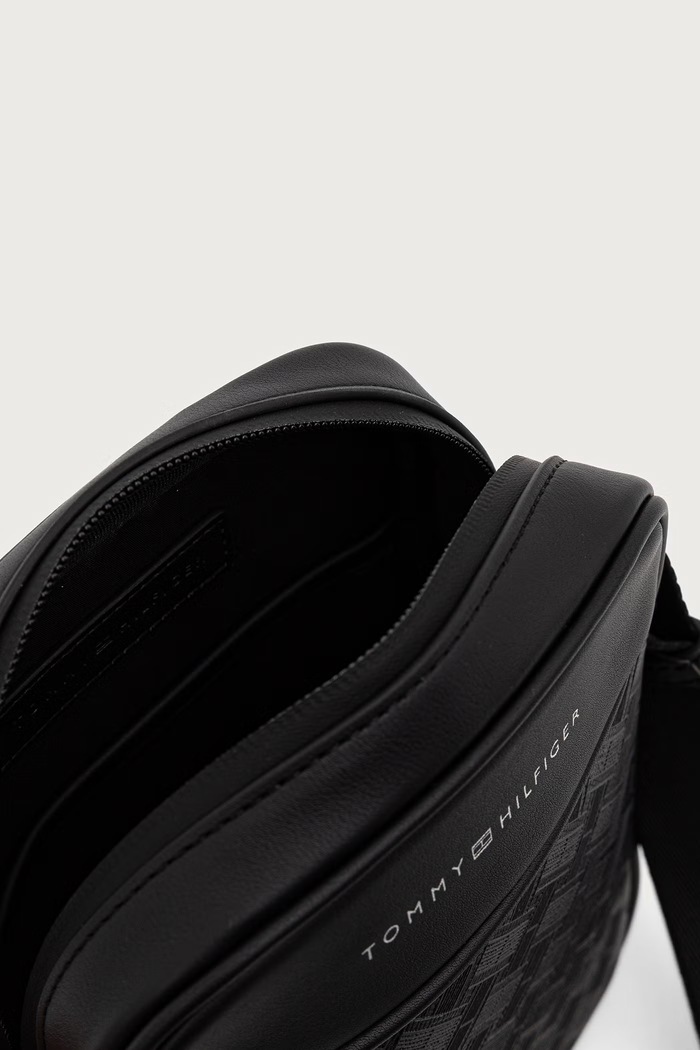 Φάκελος ανδρικός από απομίμηση δέρματος Tommy Hilfiger μαύρο AM0AM14844