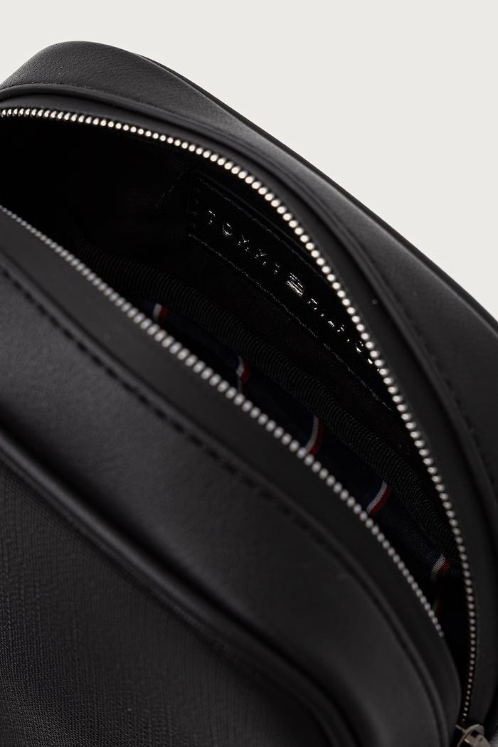 Чанта за рамо мъжка Tommy Hilfiger черен AM0AM14701