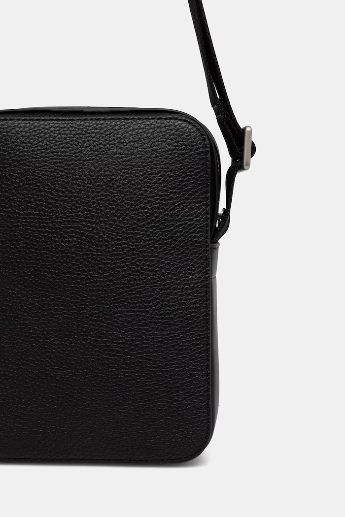 Akcesoria Tommy Hilfiger saszetka męska z imitacji skóry AM0AM14698 czarny