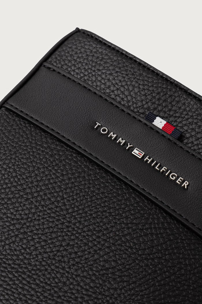 Tommy Hilfiger saszetka męska z imitacji skóry czarny AM0AM14697
