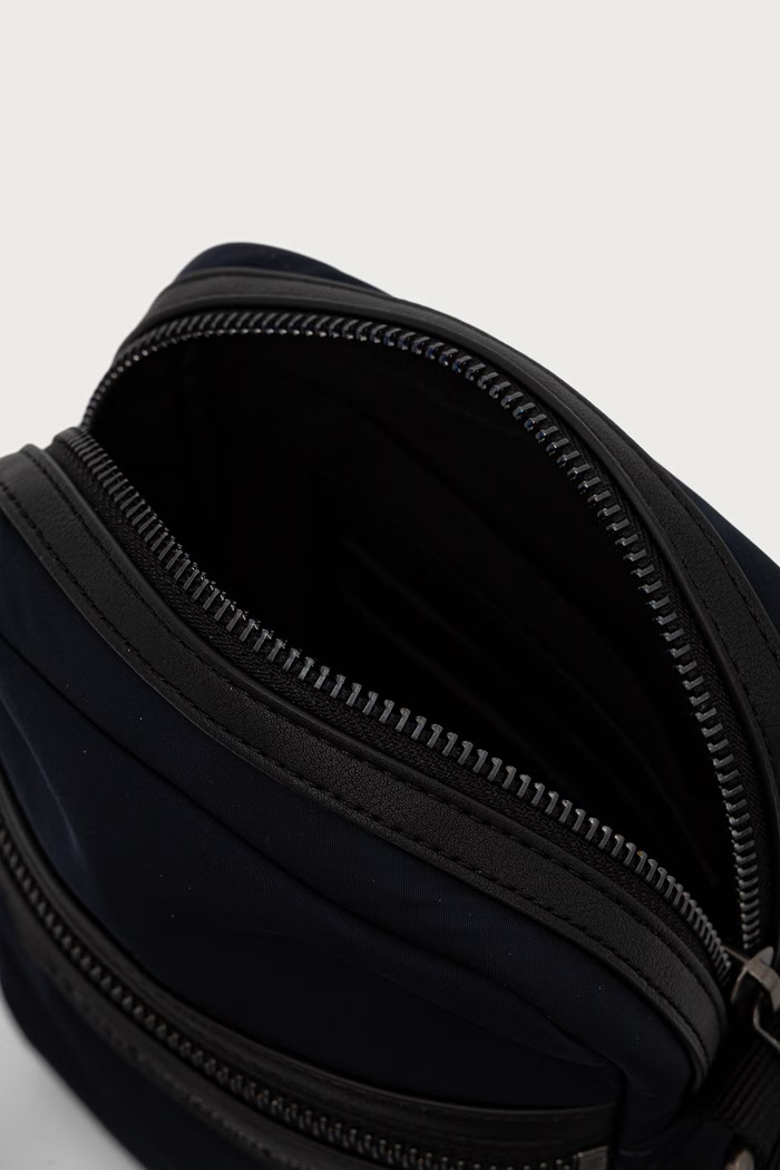 Saszetka męska Tommy Hilfiger granatowy AM0AM14688