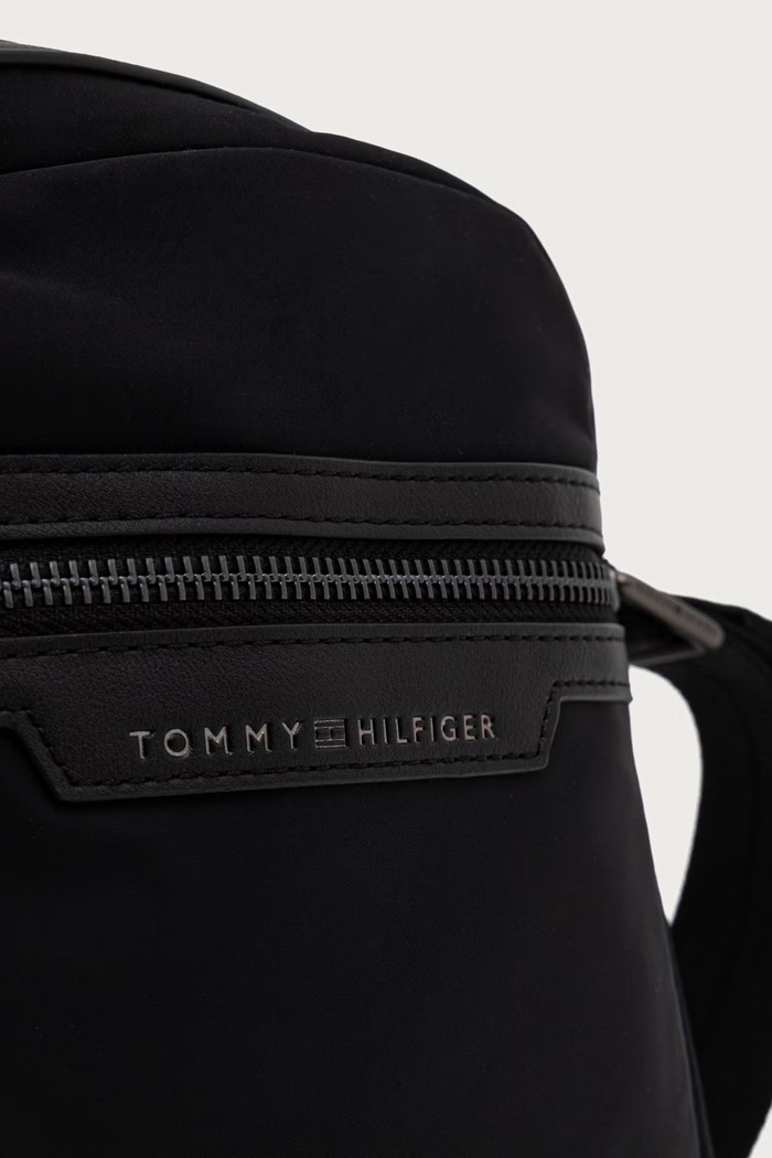 Saszetka męska Tommy Hilfiger AM0AM14688 czarny