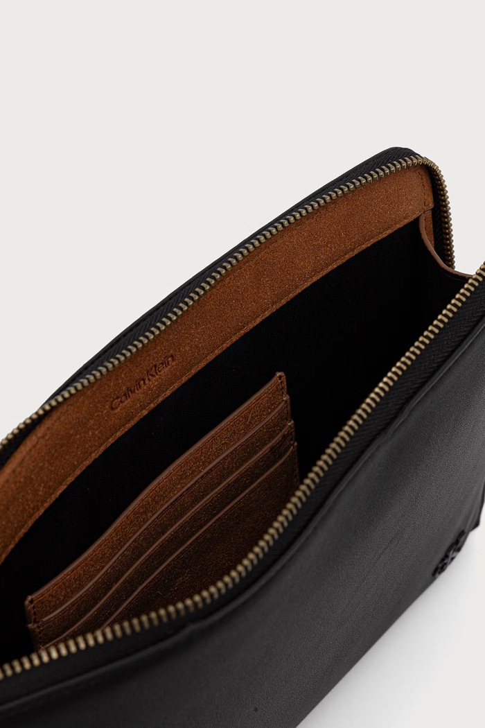 Kabelka pánska z imitácie kože Calvin Klein čierna LV04D1366G