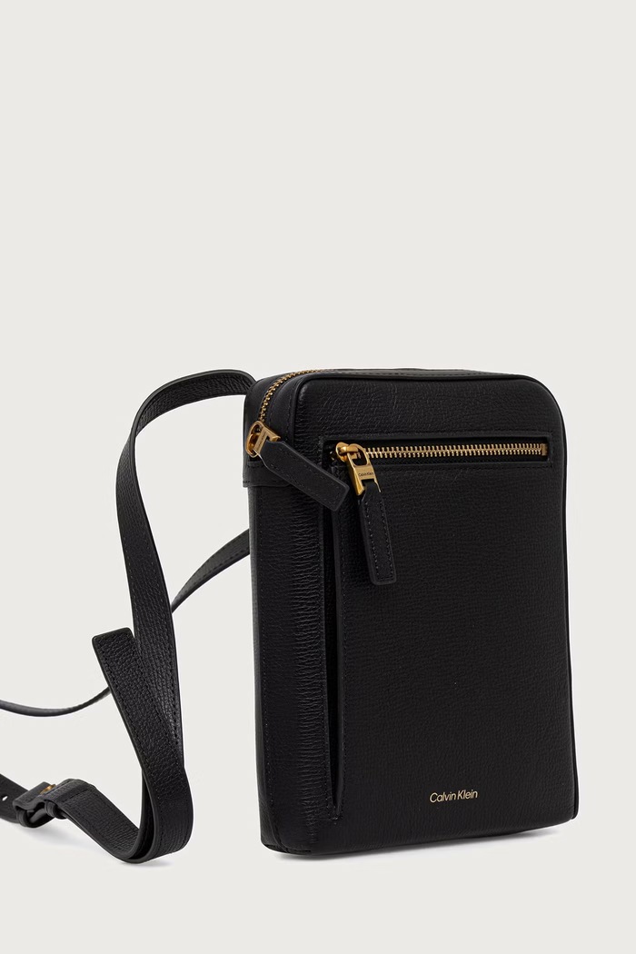 Calvin Klein Mala torba za muškarce od kože LV04D1287G crna AW26
