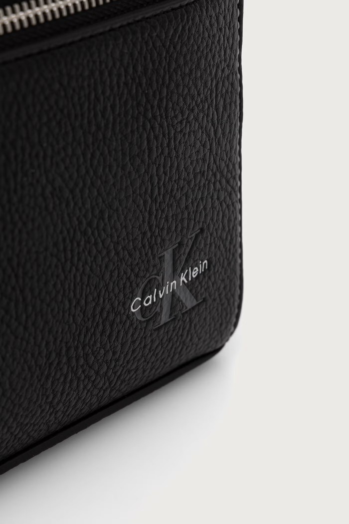 Dodaci Calvin Klein mala torba za muškarce od imitacije kože LV04D1271G crna