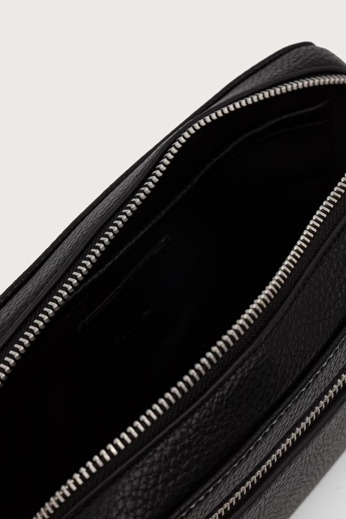 Calvin Klein mala torba za muškarce od imitacije kože crna LV04D1271G