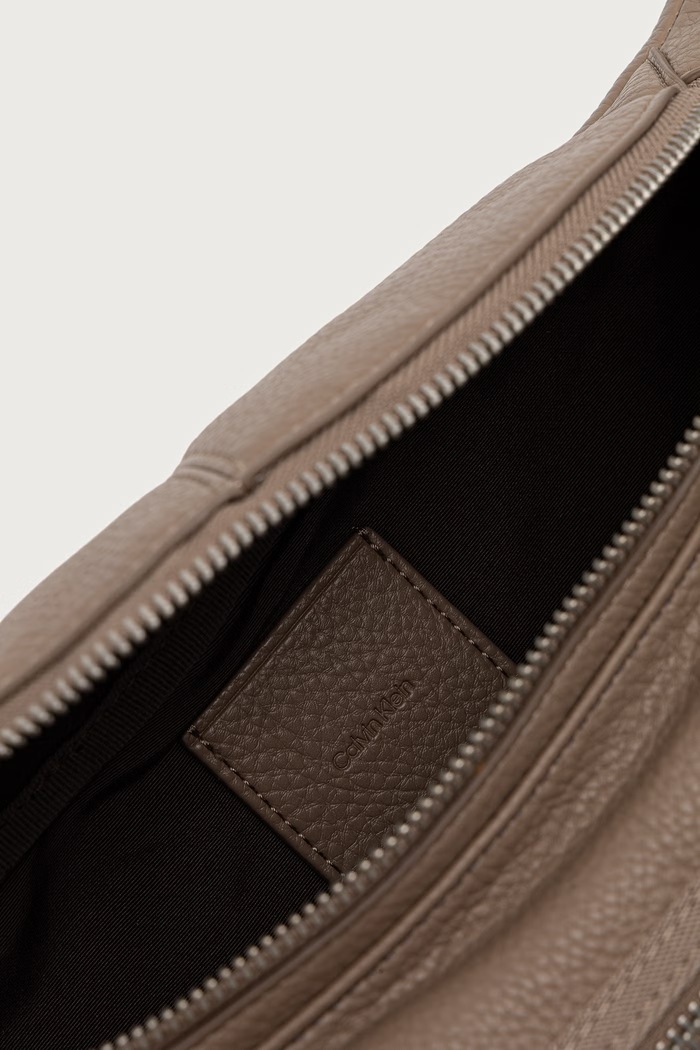 Calvin Klein nerka męska z imitacji skóry LV04D3513G beżowy