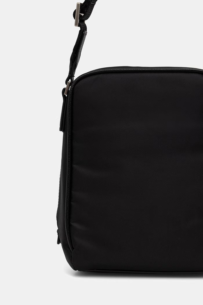 Akcesoria Calvin Klein saszetka męska LV04D3500G czarny