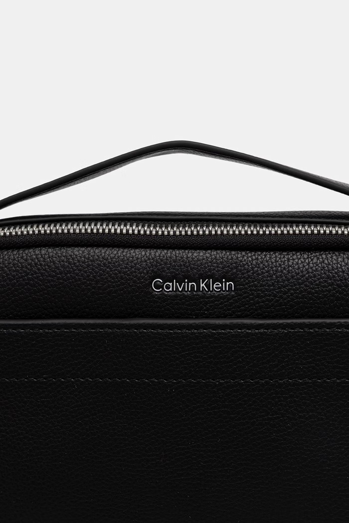 Calvin Klein saszetka męska z imitacji skóry czarny LV04D3559G