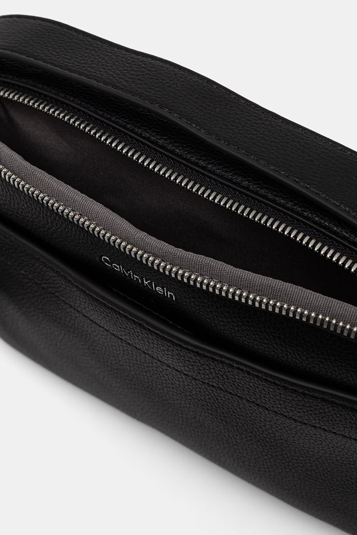 Calvin Klein saszetka męska z imitacji skóry LV04D3559G czarny