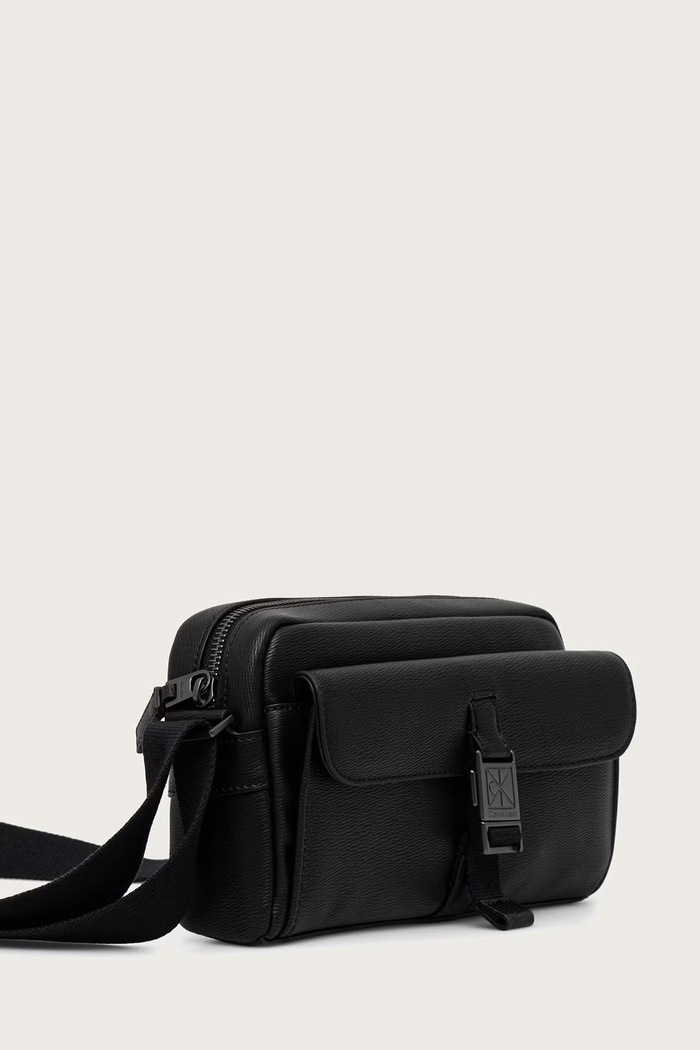Calvin Klein saszetka męska z imitacji skóry LV04D3505G czarny AW26