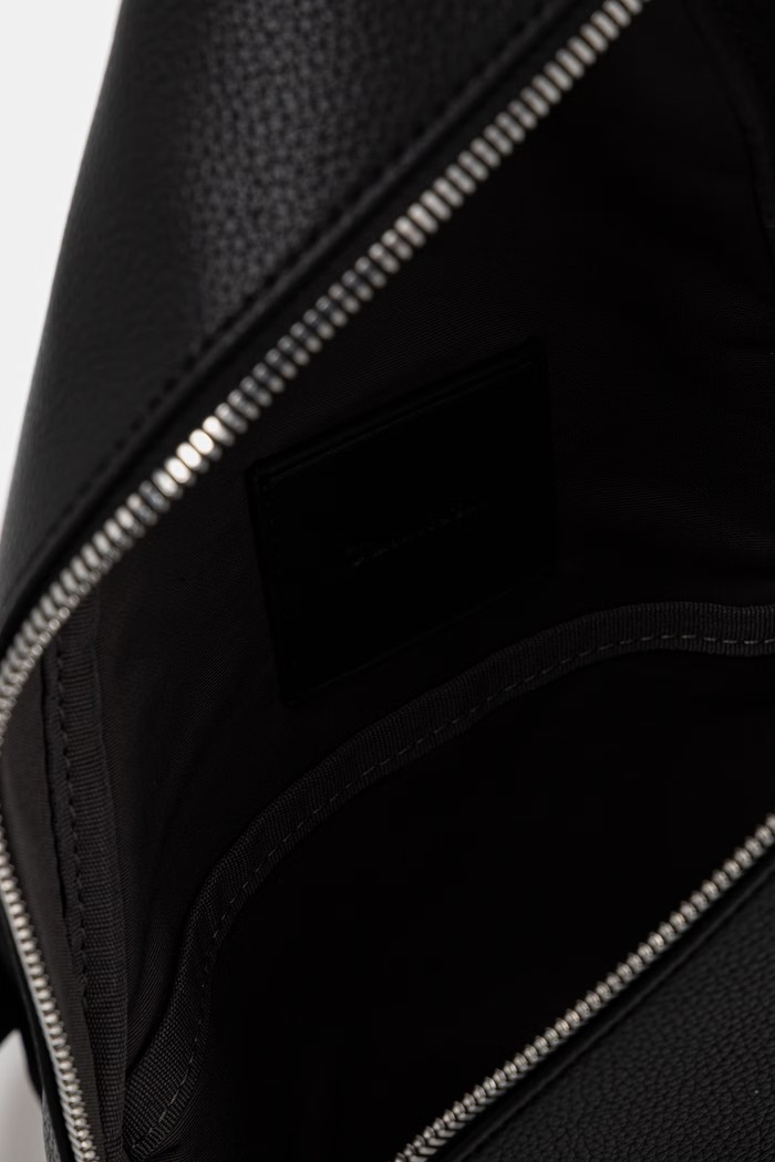 Calvin Klein saszetka męska z imitacji skóry LV04D3495G czarny