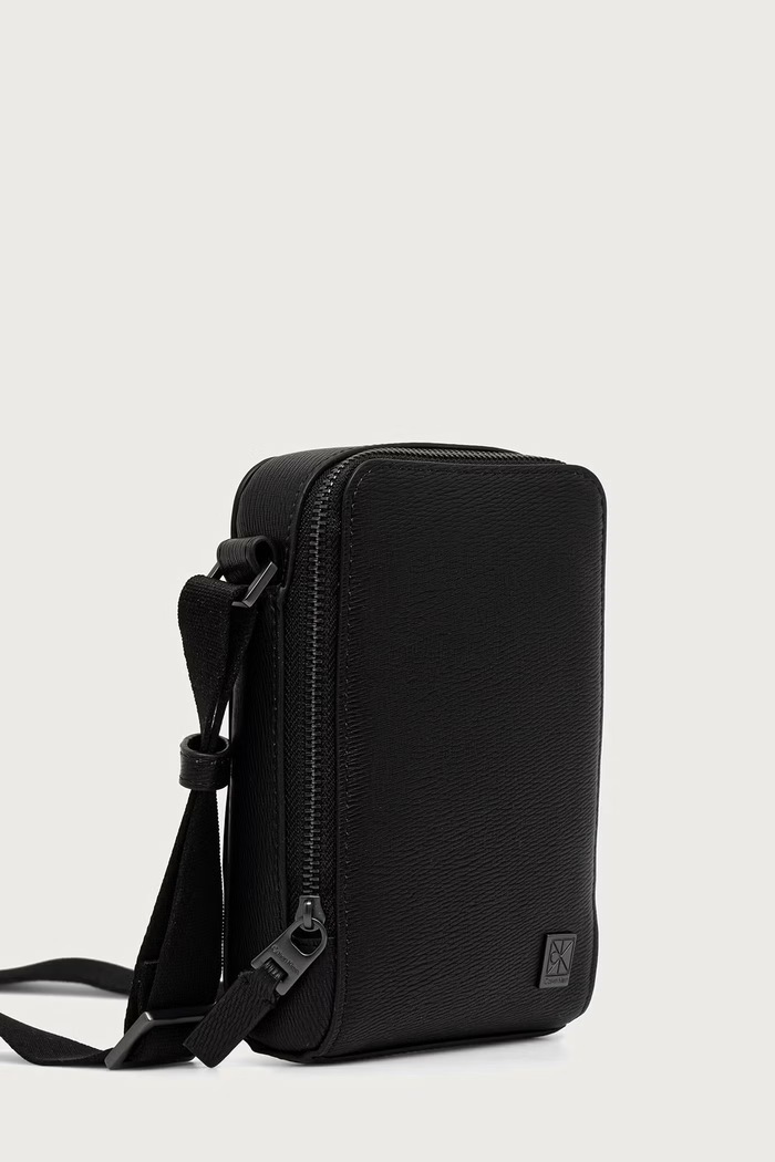 Calvin Klein Kabelka pánska z imitácie kože LV04D1285G čierna AW26