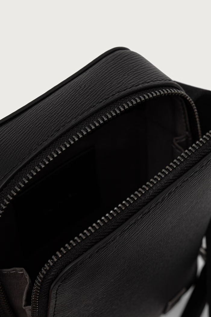 Kabelka pánska z imitácie kože Calvin Klein čierna LV04D1285G