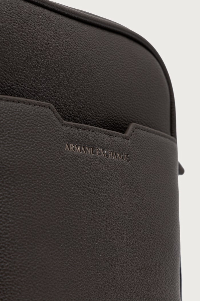 Armani Exchange сумка для мужчин коричневый XM002584.AF22651