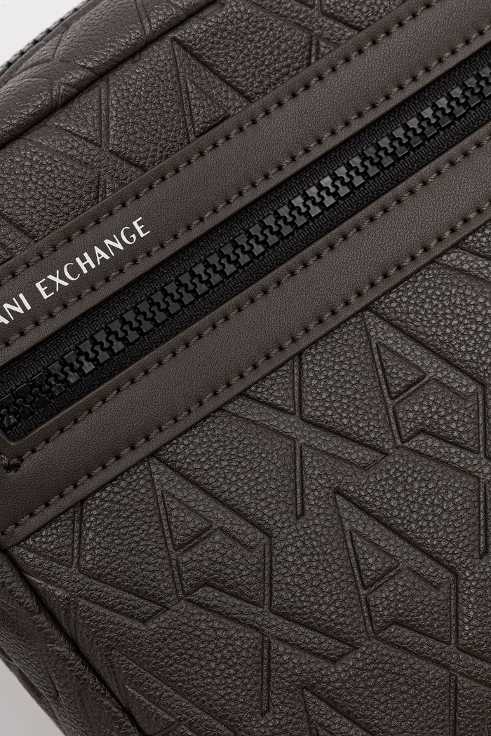Armani Exchange mala torba za muškarce smeđa XM000240.AF12133