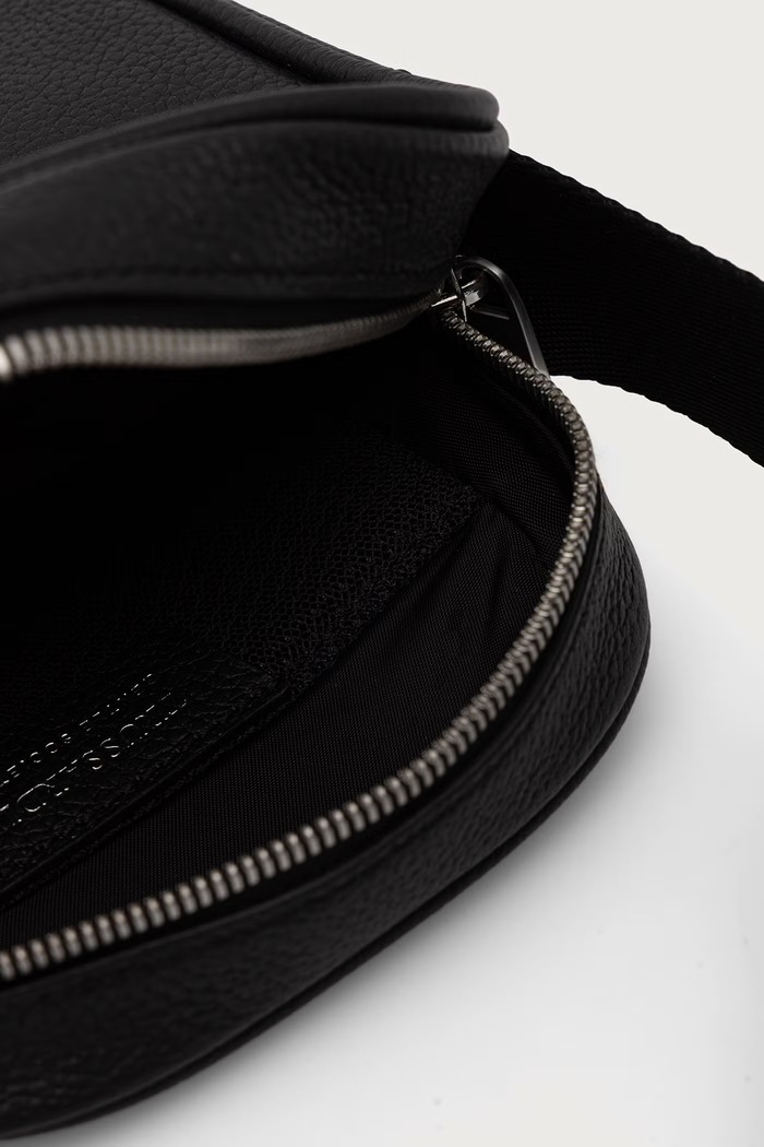 Saszetka na ramię męska z imitacji skóry Trussardi czarny Z589E006428N