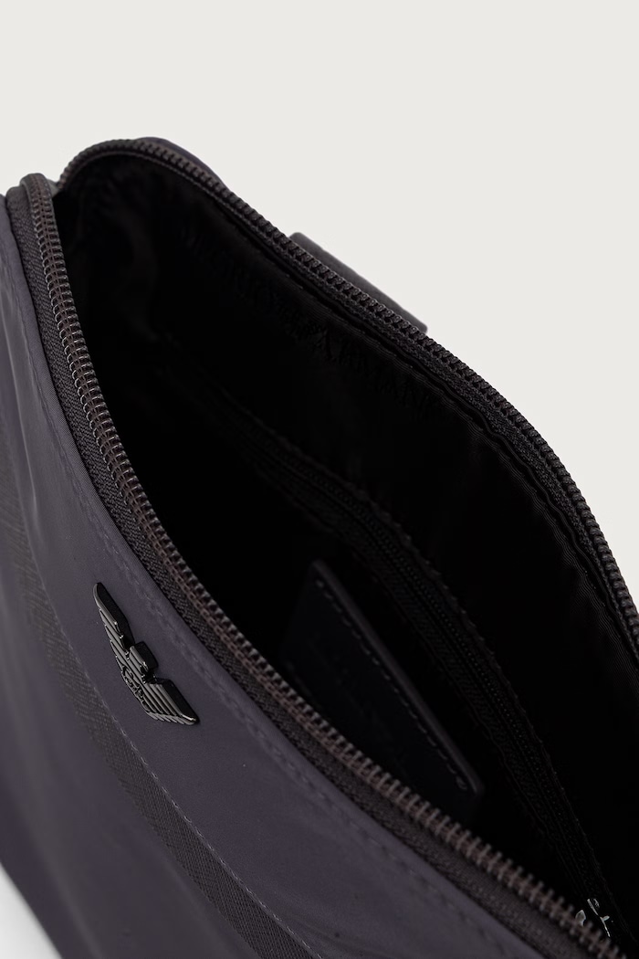 Сумка для мужчин Emporio Armani серый EM001807.AF28784