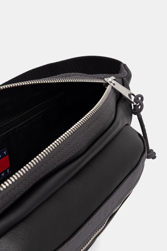 Tommy Jeans nerka męska z imitacji skóry AM0AM14347 czarny