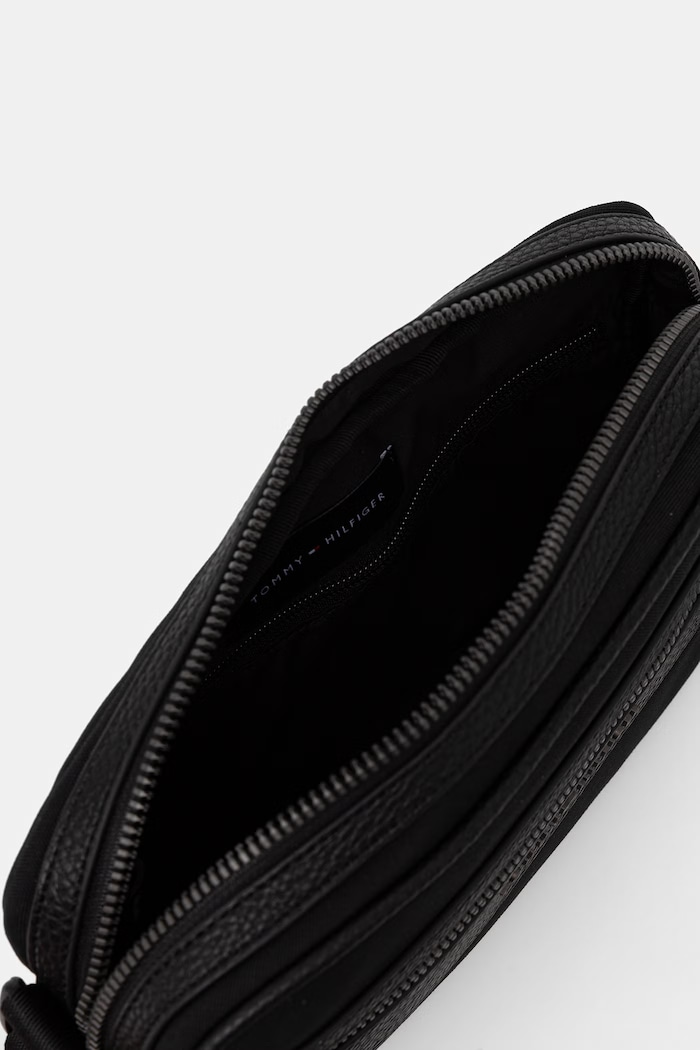 Tommy Hilfiger vrecko pánske AM0AM14515 čierna