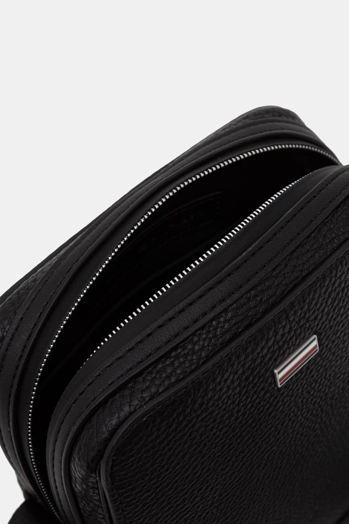 Tommy Hilfiger saszetka męska z imitacji skóry AM0AM14433 czarny