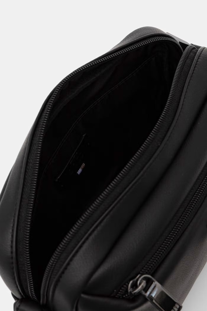 BOSS geantă mică pentru bărbați Jace_EW Crossbody 50567844 negru
