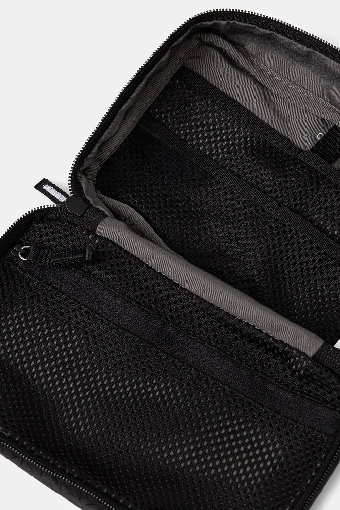 Calvin Klein козметична чанта мъжка черен LV04D1208G