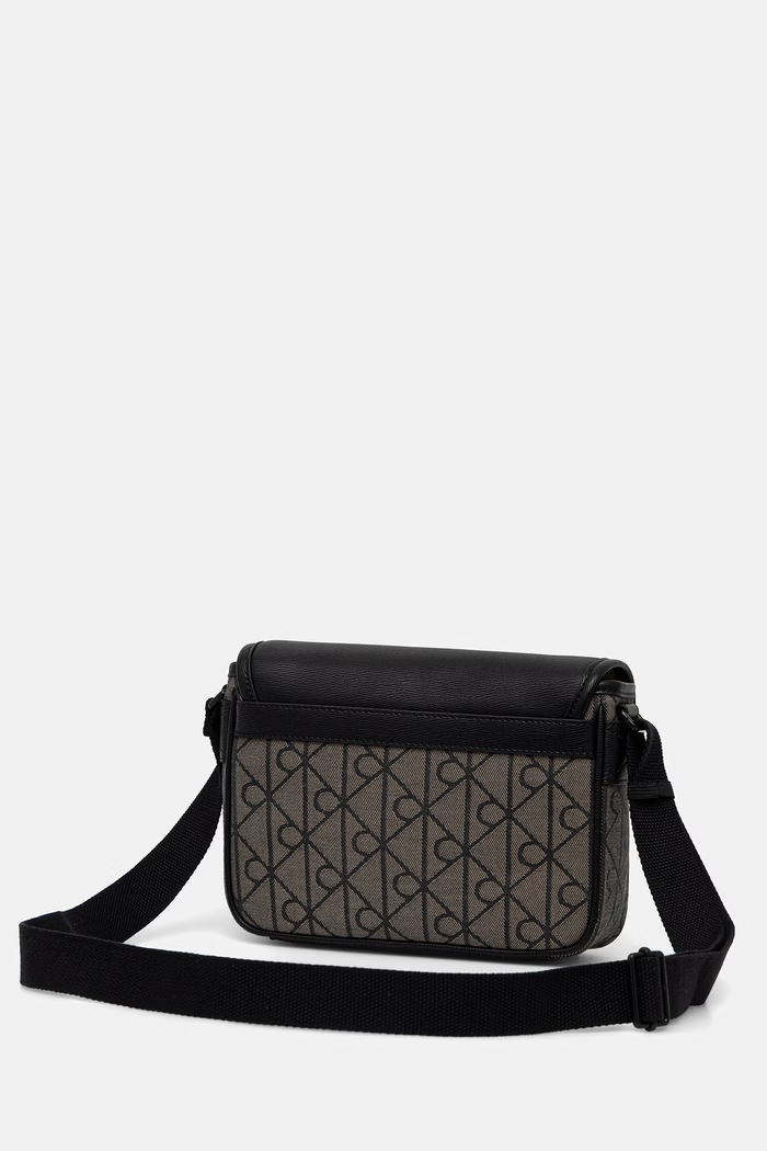 Calvin Klein geantă mică pentru bărbați maro LV04D3451G