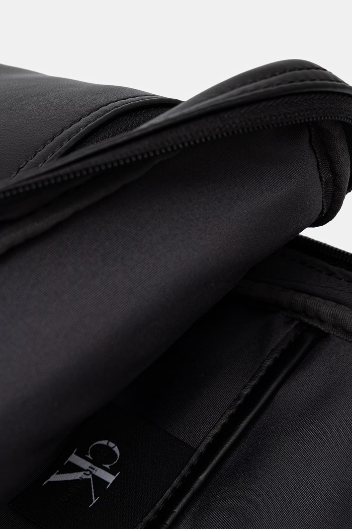 Calvin Klein saszetka męska z imitacji skóry LV04D3449G czarny
