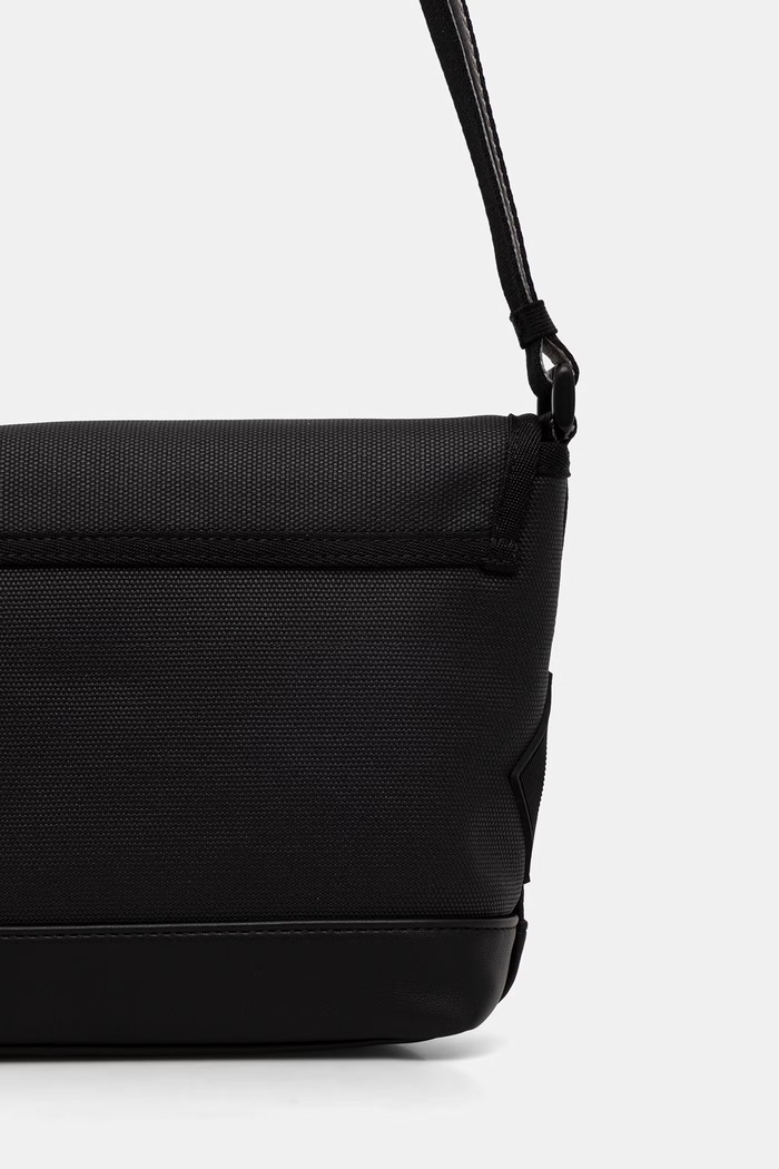 Аксесоари Calvin Klein чанта през рамо мъжка LV04D3443G черен